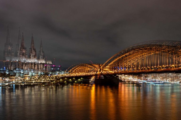 Dom bei Nacht